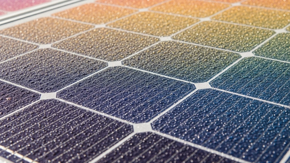 Come raffreddare i pannelli solari in modo economico ed efficiente: una nuova frontiera nella tecnologia fotovoltaica