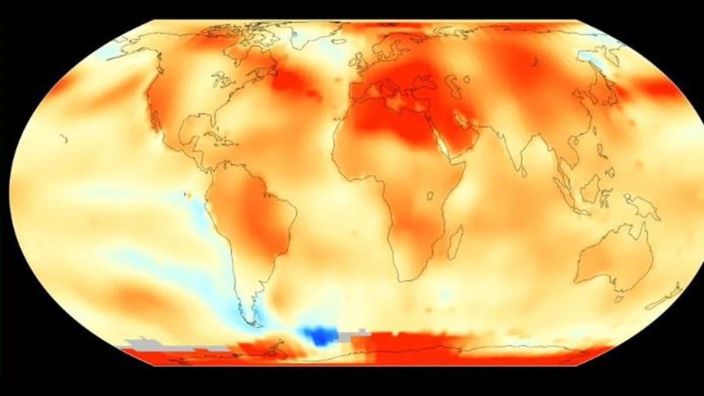 Dieci anni dopo l’Accordo di Parigi, il pianeta resta fuori traiettoria: le emissioni continuano a crescere