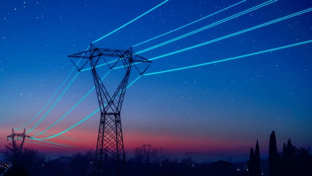 Domanda elettrica in crescita: boom delle rinnovabili e leadership del vento