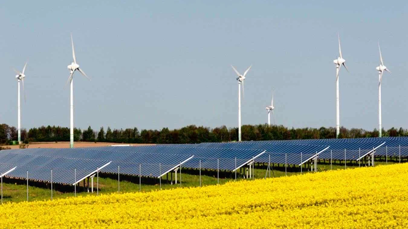 L’elettricità guida il cambiamento energetico: come evolve la transizione nel mondo